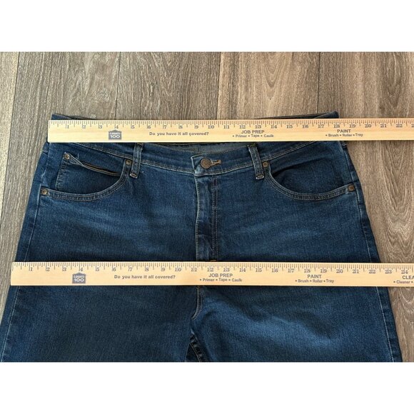 WRANGLER MENS DENIM BLUE JEANS SIZE 36X30 STRAIGHT LEG STRETCH 5 POCKETS WORK - Picture 3 of 8